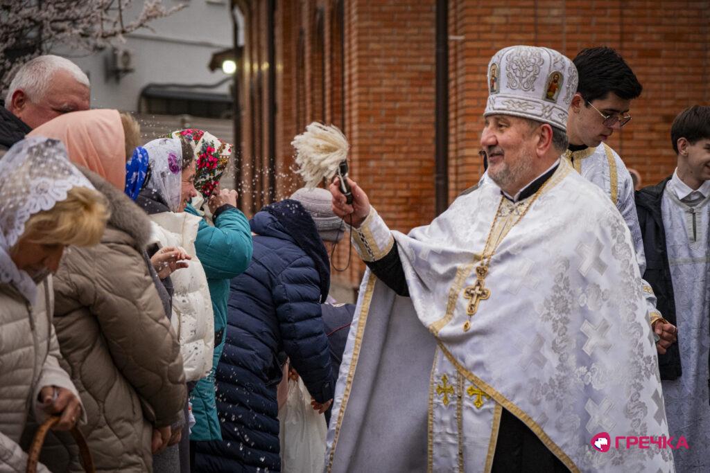 настоятель храм Великдень
