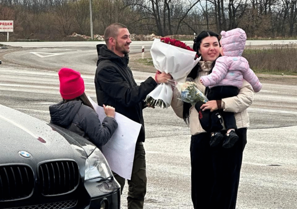 Дмитро Лихачов із дружиною та донькою
