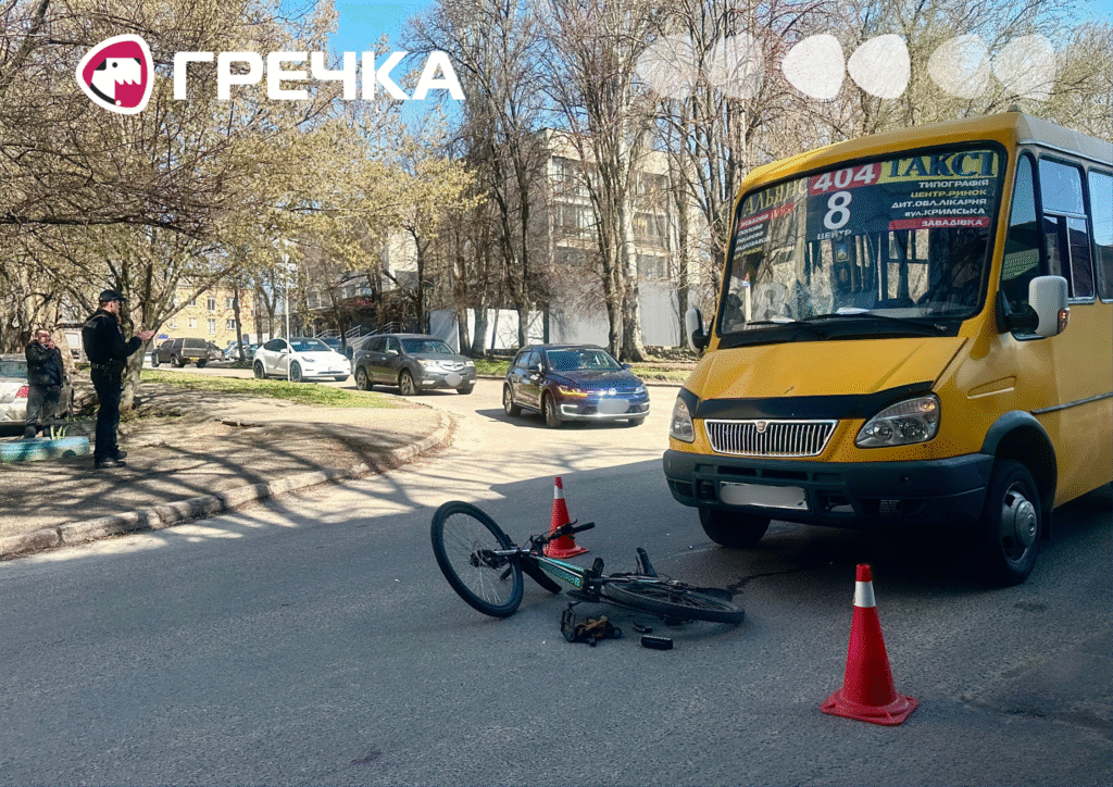 Зіткнулися велосипедист і маршрутка у Кропивницькому