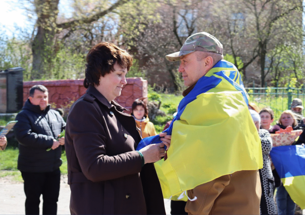 зустріли вдома звільненого з полону Віктора Короткого