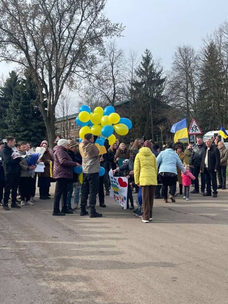 зустріли звільненого з полону захисника Великовисківська громада