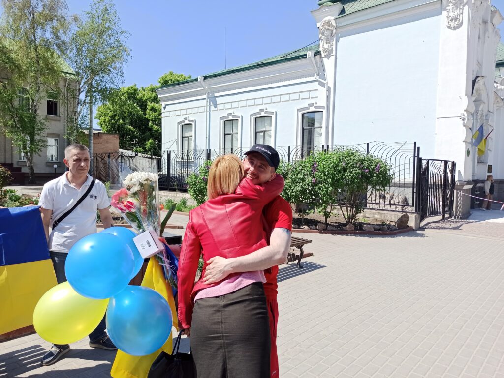 Артем Владіміров зустріч вдома повернувся з полону у Кропивницький