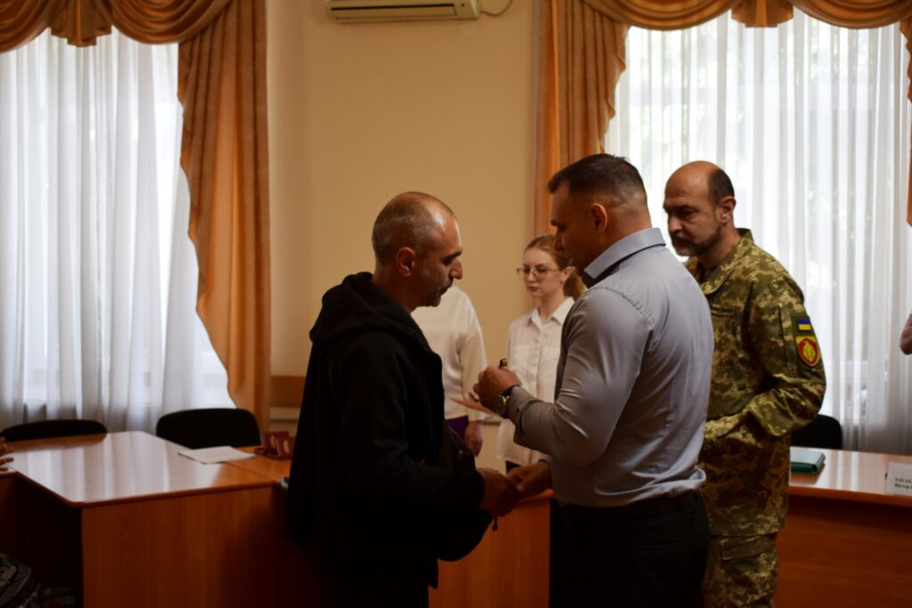 Вручення держнагороди родинам загиблих та діючих захисників у Кропивницькому 1
