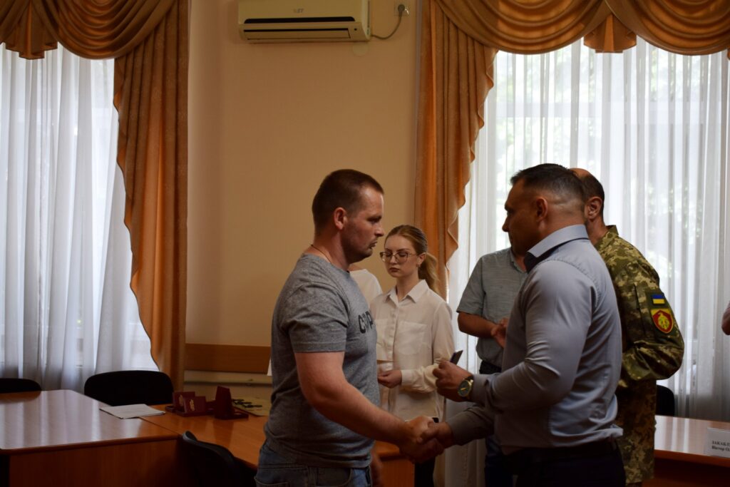 Вручення держнагороди родинам загиблих та діючих захисників у Кропивницькому 2
