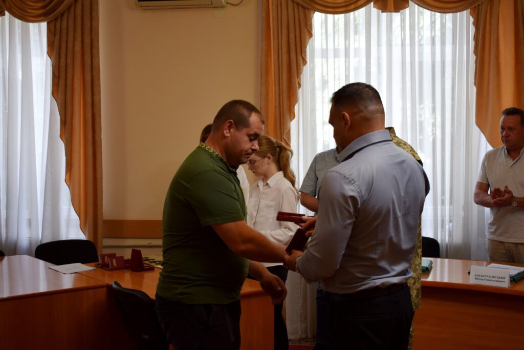 Вручення держнагороди родинам загиблих та діючих захисників у Кропивницькому 3