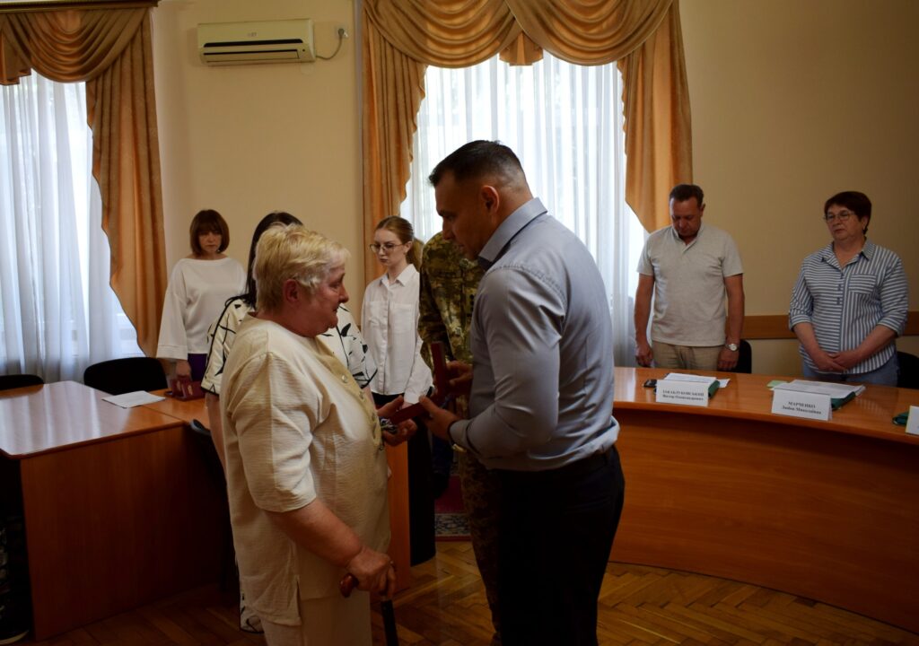 Вручення держнагороди родинам загиблих та діючих захисників у Кропивницькому 5