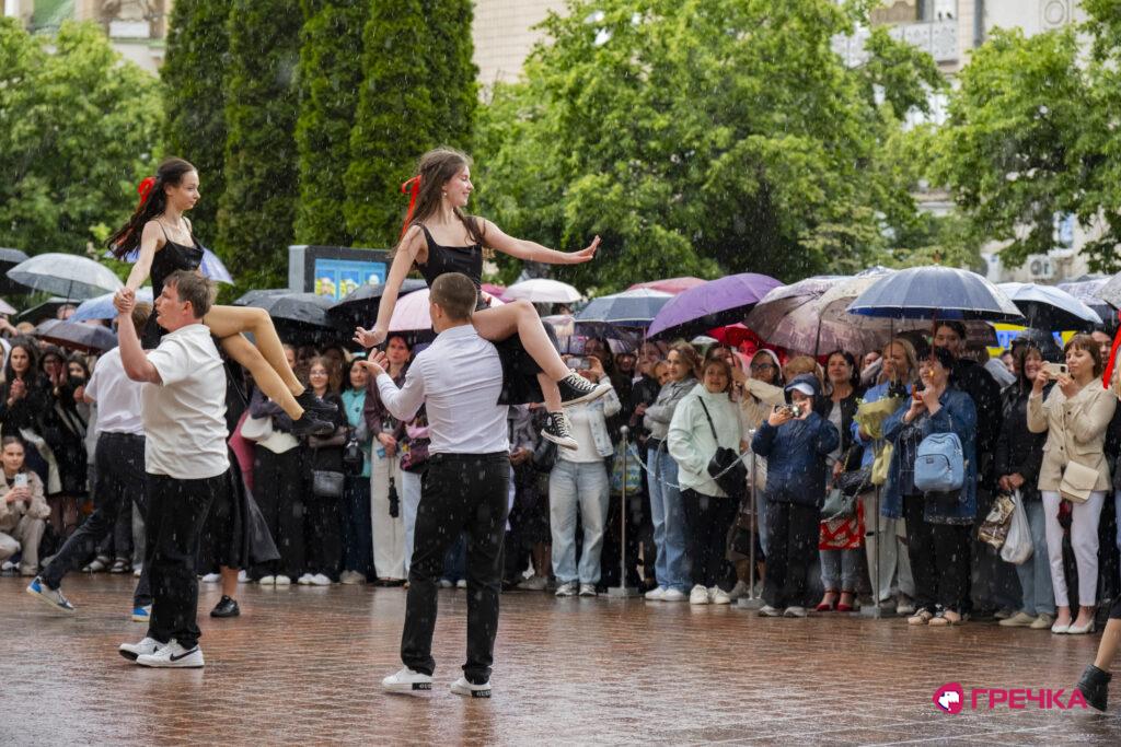 фестиваль вальсів у Кропивницькому під дощем