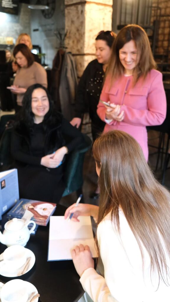 Вікторія Симоненко Як колись, не буде ніколи автограф