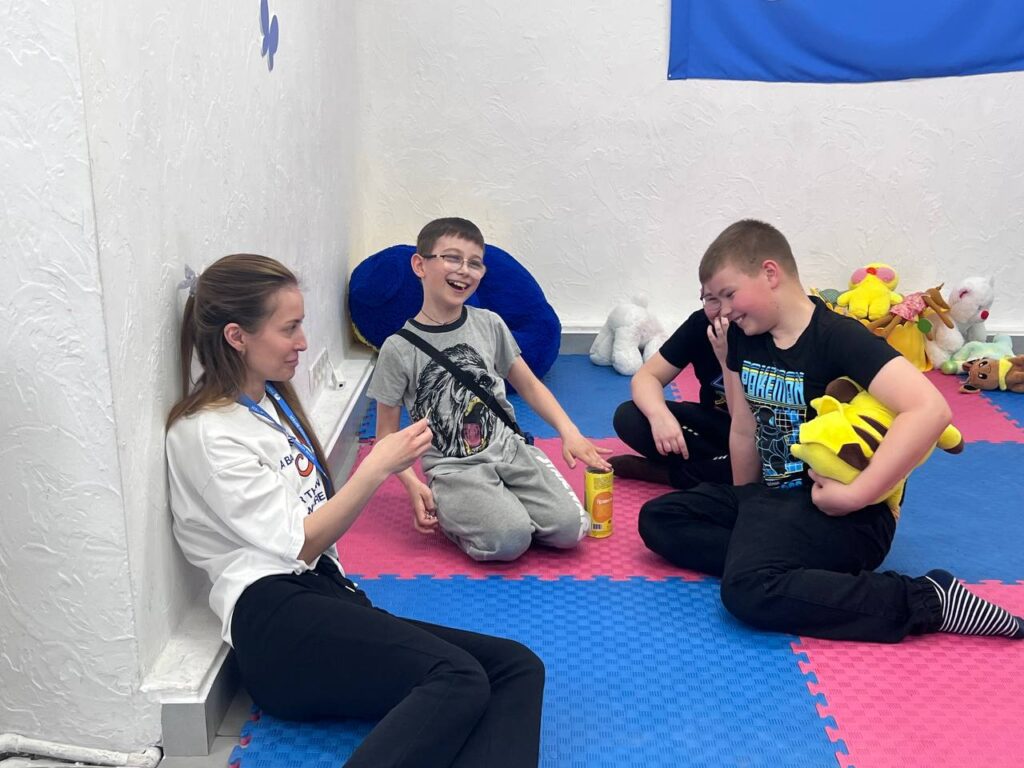 Діти під час квесту «Весняні пригоди». Фото надане БФ «Голоси дітей»