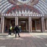 В одному з вишів у центрі України виявили злочинну схему легалізації іноземців