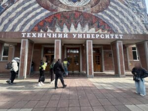 В одному з вишів у центрі України виявили злочинну схему легалізації іноземців