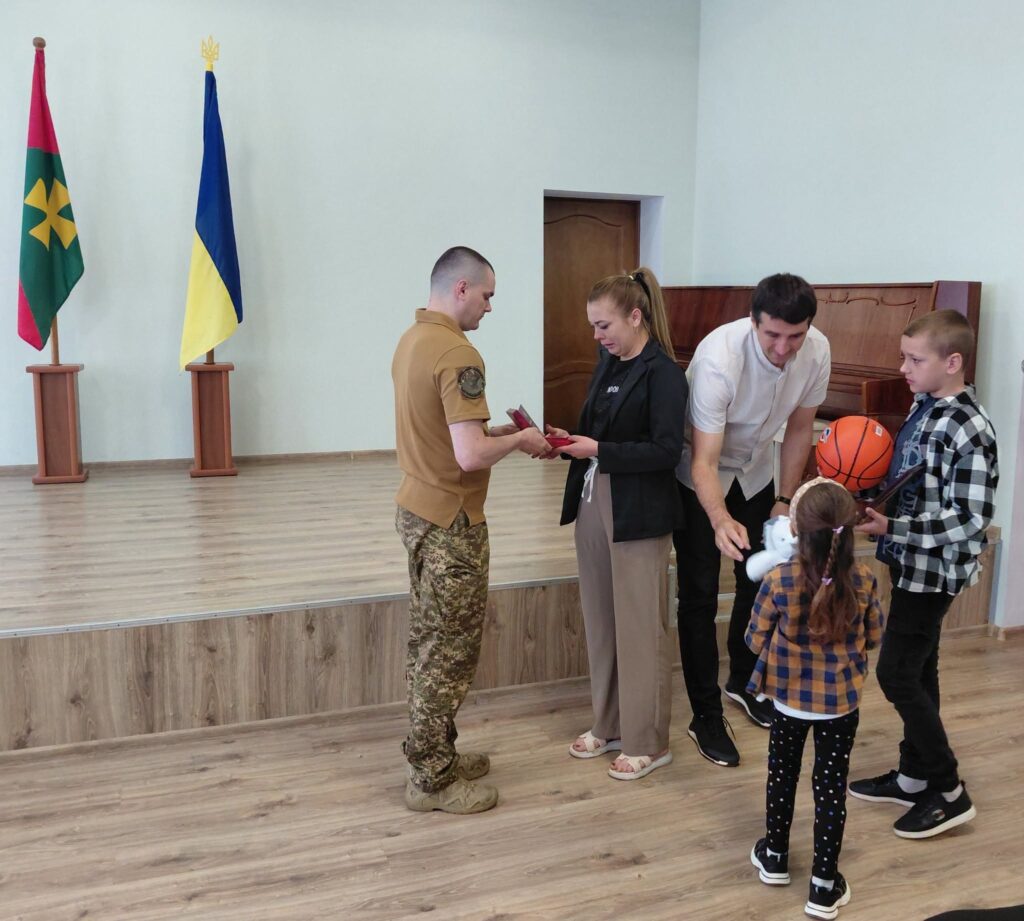 Новопразька громада посмертні нагороди передали 2