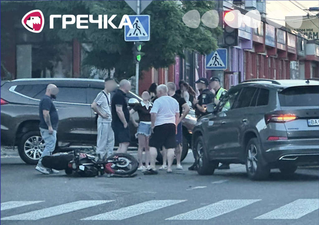 У Кропивницькому сталася ДТП: 17-річного мотоцикліста госпіталізували