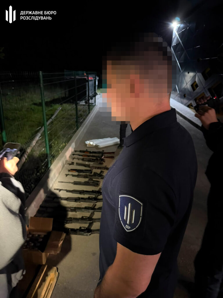 У Кропивницькому затримали правоохоронця та його брата за підозрою в продажі зброї 3