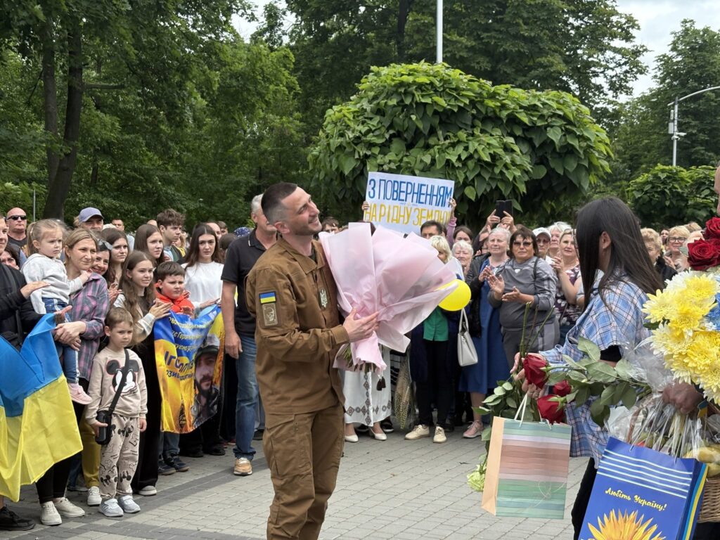 зустріли Звільненого з полону Полуєва 2