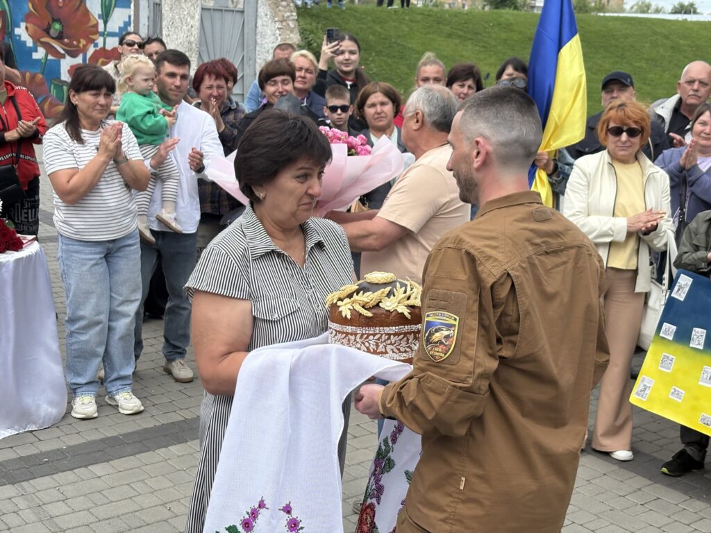 зустріли Звільненого з полону Полуєва 3