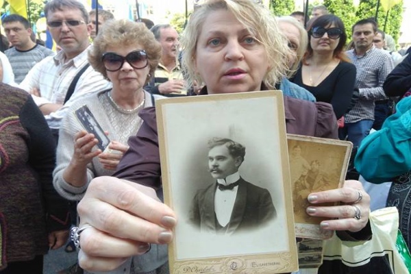 протестувальники