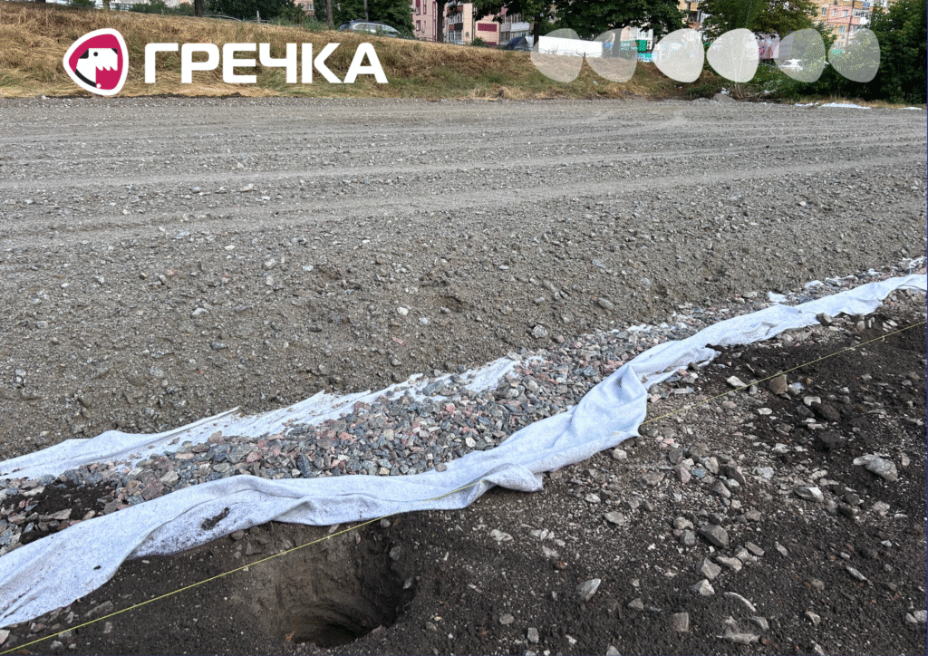 Будівництво на зупинці біля Ковалівського мосту у Кропивницькому