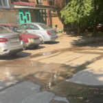 На Гоголя вода затоплює подвірʼя приватного будинку